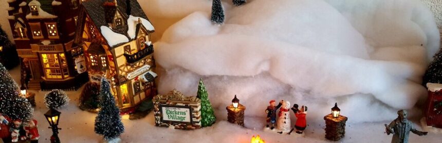 Een kerstdorp met het thema Dickensville