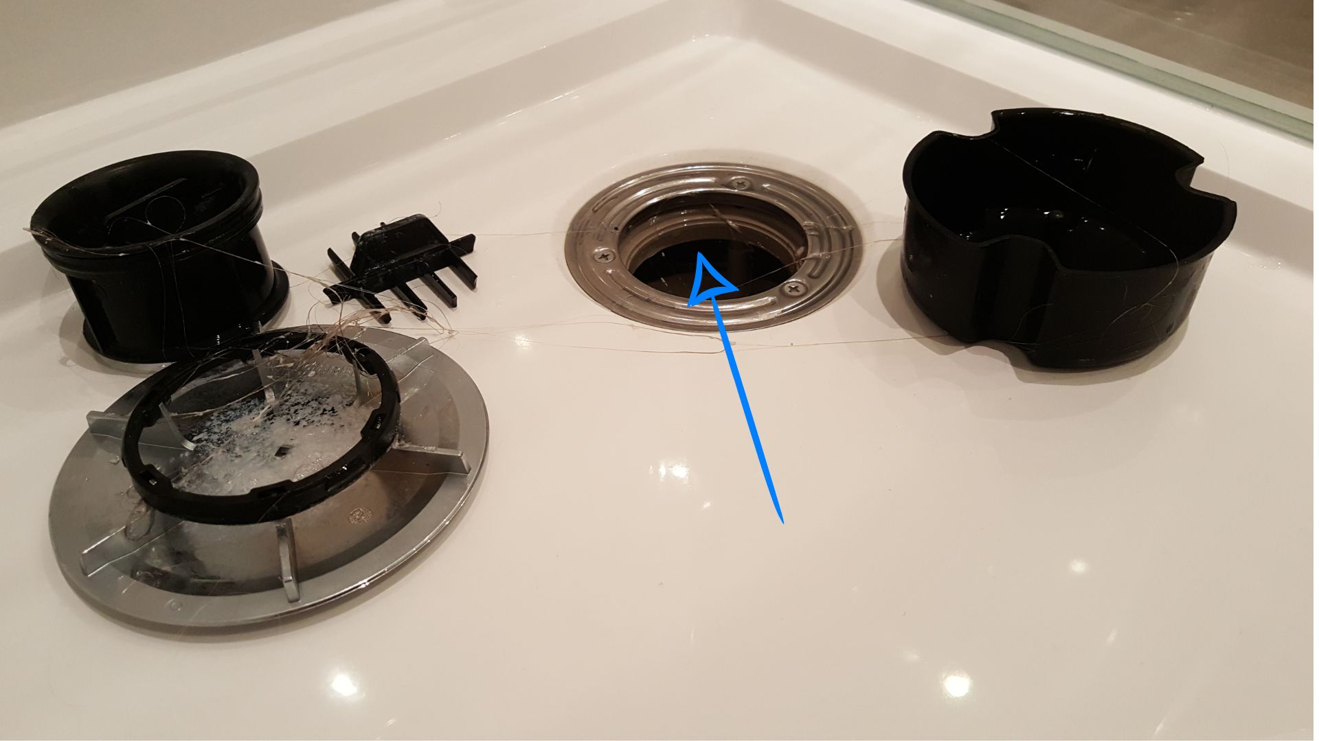 De douche afvoer niet verstopt maar loopt niet goed door? 💦